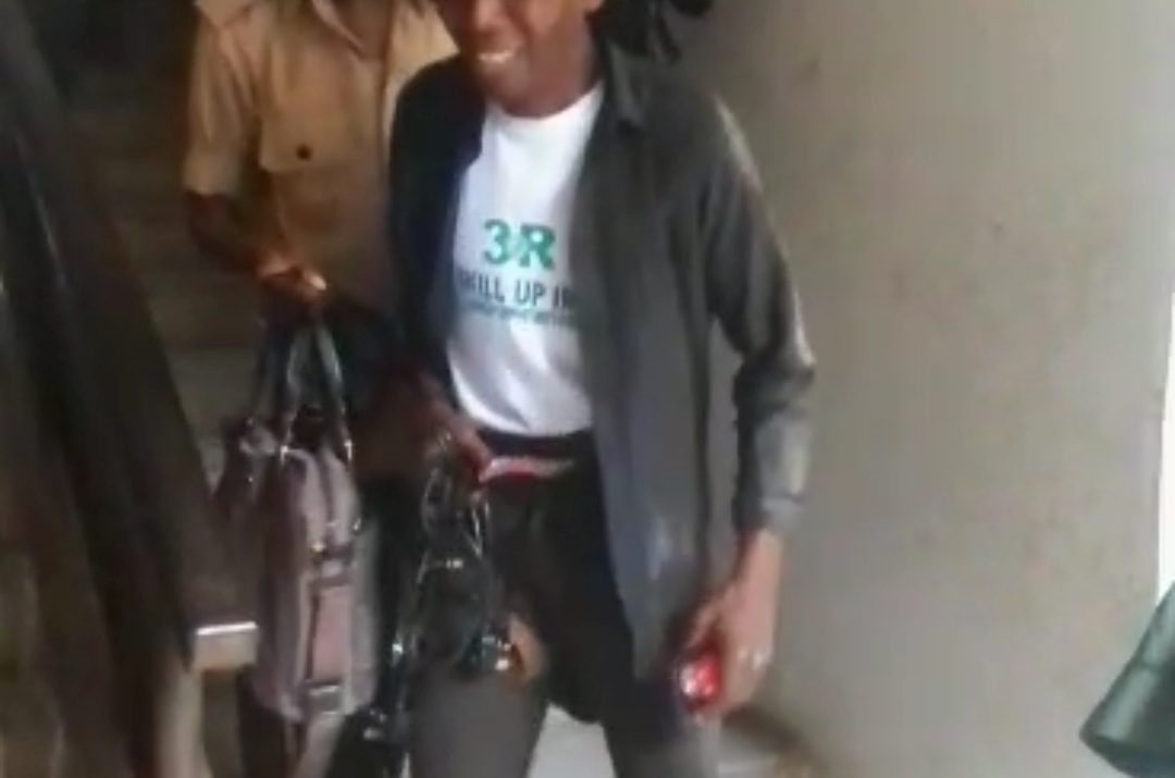 Unegbu Chimaobi Michael being arrested by the police,a day after he was attacked by Rosiline Izuogu's son.